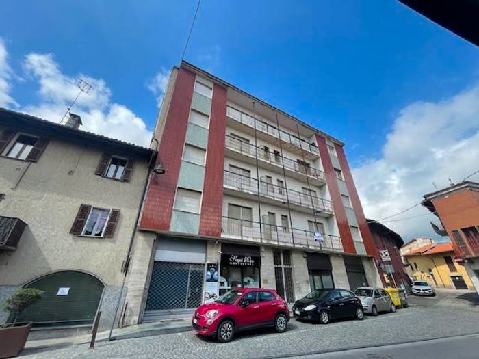 Appartamento con 5 locali in vendita in Via Vittorio Veneto, Costiglione Saluzzo, Costigliole Saluzzo