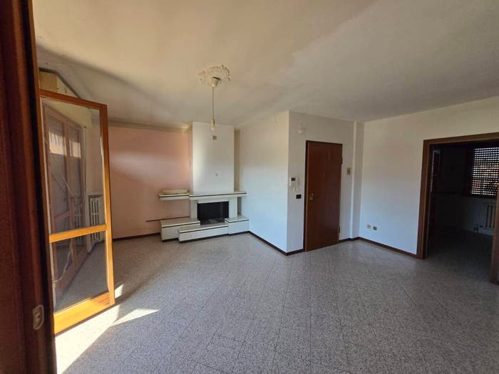 Appartamento con 6 locali in vendita in Via Karl Marx, Centro, Casalgrande