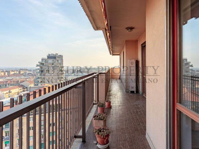 Appartamento con 5 locali in vendita in Viale Bacchiglione, Lodi Brenta, Milano