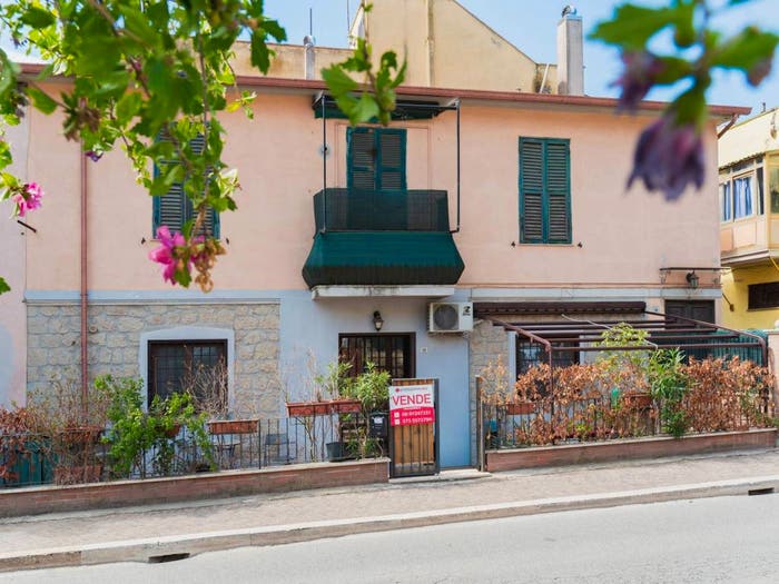 Appartamento bilocale in vendita in Viale Umberto I, Centro, Formello
