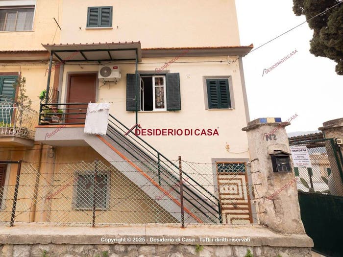 Appartamento quadrilocale in vendita in Via Baronio Manfredi, Centro, Monreale