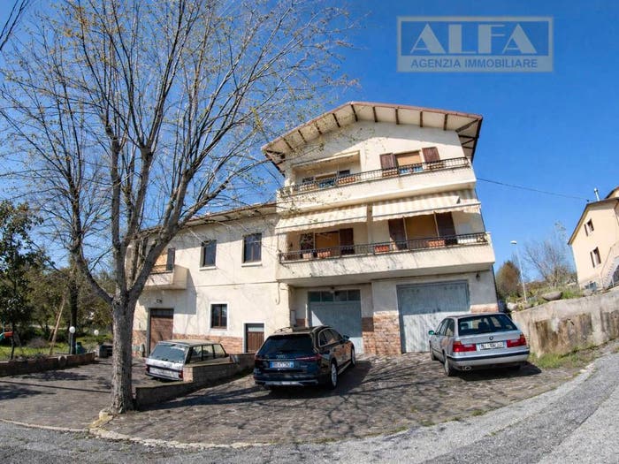 Appartamento con 6 locali in vendita in Via Martiri Giugno, Fabriano