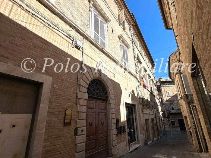 Appartamento con 6 locali in vendita in Corso Cefalonia, Centro, Fermo