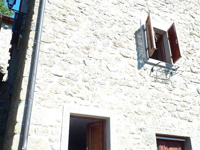 Casa trilocale in vendita in Via Piana, Raggiolo, Ortignano Raggiolo