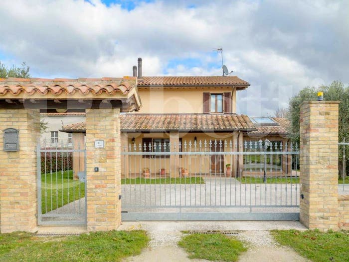 Casa con 5 locali in vendita in Fraz Ponte d'Assi, Gubbio