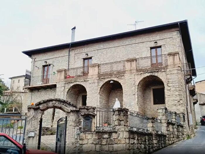 Casa con 6 locali in vendita in Via Mezzatesta, Caraffa del Bianco