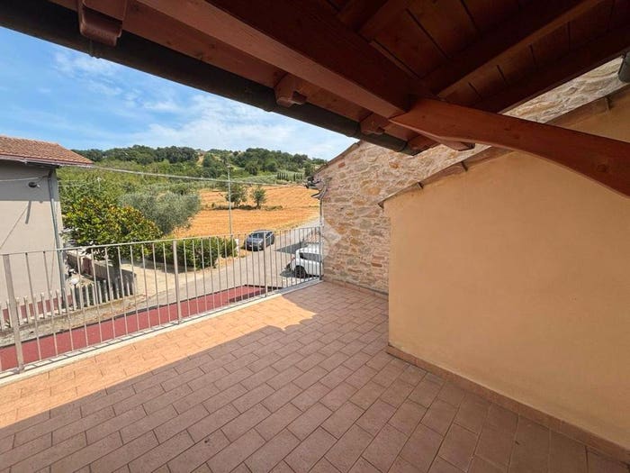 Casa quadrilocale in vendita in Contrada Taverna, Cermignano