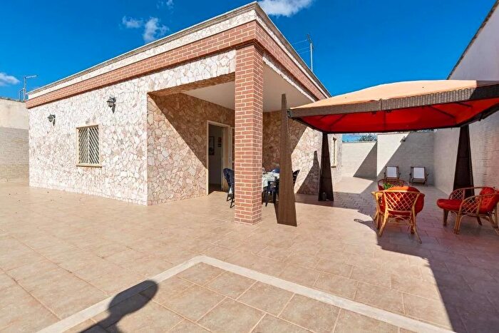 Casa trilocale in vendita in Via Bradano, Porto Cesareo