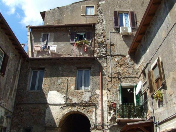 Casa bilocale in vendita in Largo Verzaschi, Centro, Nepi