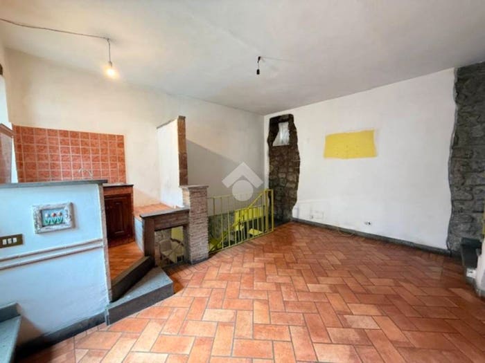 Casa con 6 locali in vendita in Via Bixio, Centro, Montefiascone