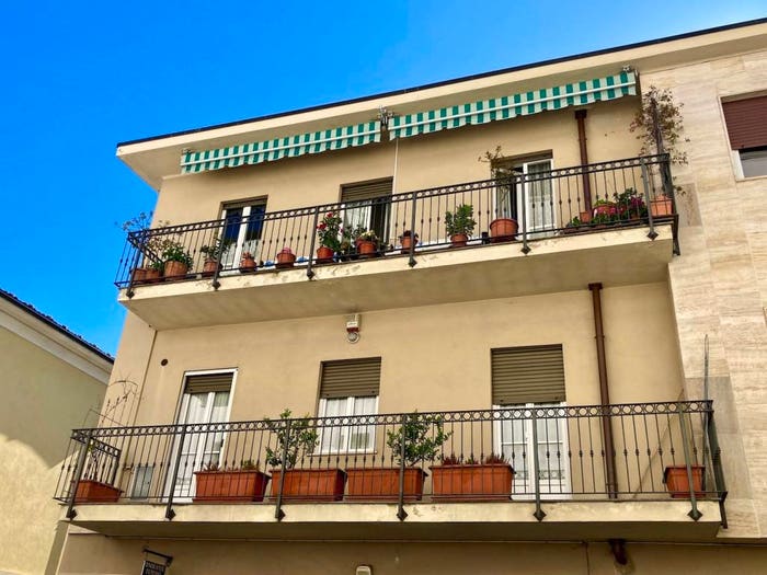 Appartamento quadrilocale in vendita in Piazza Silvio Pellico, Centro Storico, Chieri