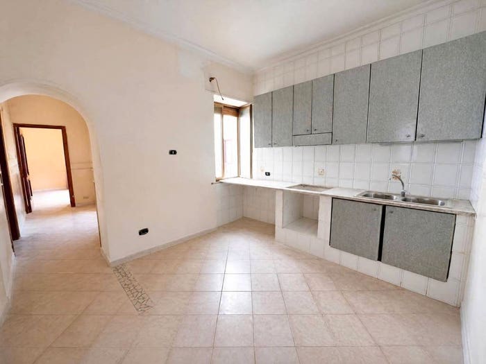 Appartamento trilocale in vendita in Via Bernardo Celentano, Sanità, Napoli