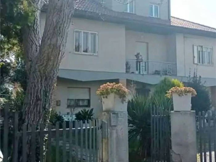 Casa con 6 locali in vendita in Via Carlo Goldoni No Number, San Biagio, Osimo