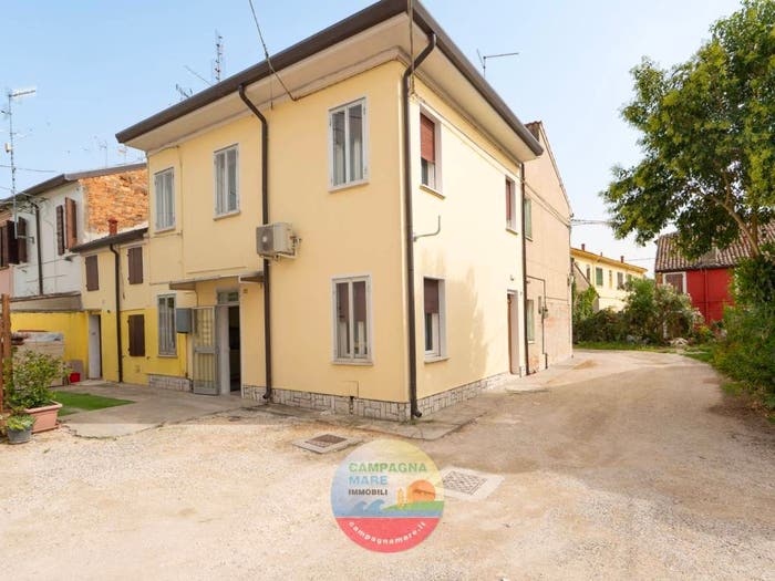 Casa con 6 locali in vendita in Via Settembre, Centro, Copparo
