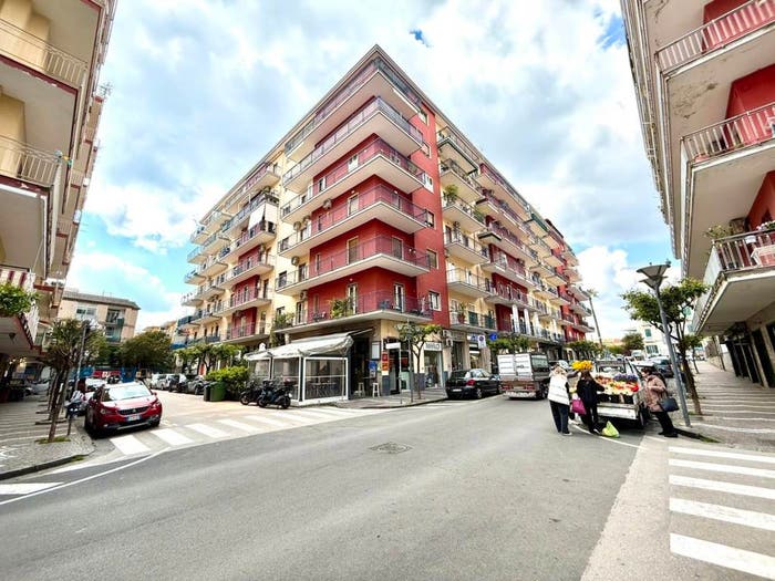 Appartamento con 5 locali in affitto in Viale Tiziano, Portici