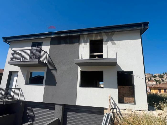 Casa con 6 locali in vendita in Via Alcide De Gasperi, Giarratana