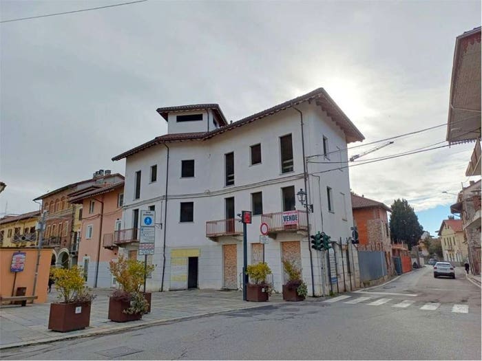 Casa con 6 locali in vendita in via Vittorio Emanuele, Centro, Ciriè