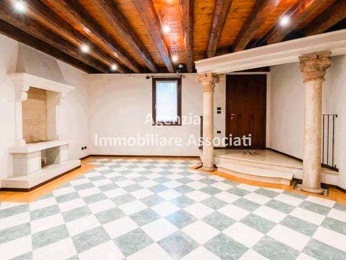 Appartamento quadrilocale in vendita in Centro, Bassano del Grappa
