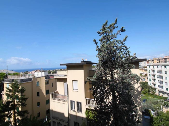 Appartamento trilocale in vendita in Via Domenico Viviani, Albaro, Genova