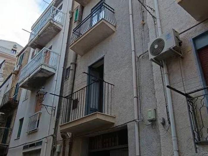 Casa con 6 locali in vendita in Via Roma, Lascari