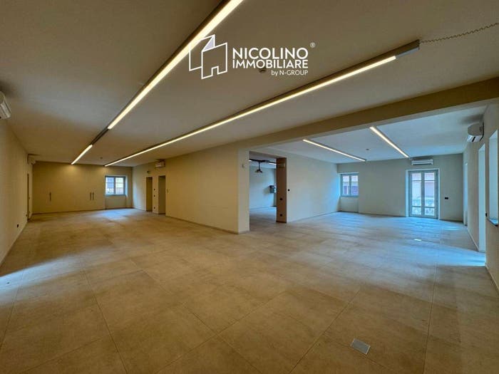 Appartamento con 6 locali in vendita in Via Giuseppe Garibaldi, Centro, Monforte d'Alba