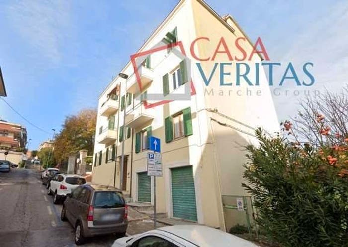 Appartamento trilocale in vendita in Via Scrima, Piano, Ancona