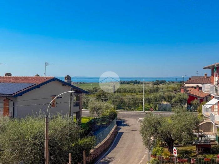 Appartamento trilocale in vendita in Via Delle Fontane, Calmasino, Bardolino