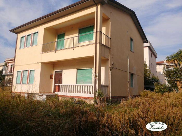 Casa con 6 locali in vendita in Avenza, Carrara