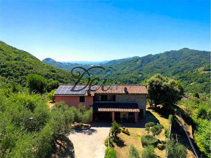 Casa con 6 locali in vendita in Via Teatro Vecchio, Borgo a Mozzano