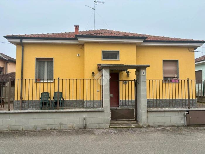 Casa trilocale in vendita in Via Giuseppe Mazzini, San Leonardo, Valle Salimbene