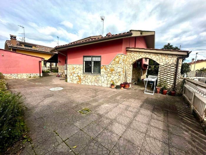 Casa quadrilocale in vendita in Via B Pinturicchio, Villa Fiorita, Mentana