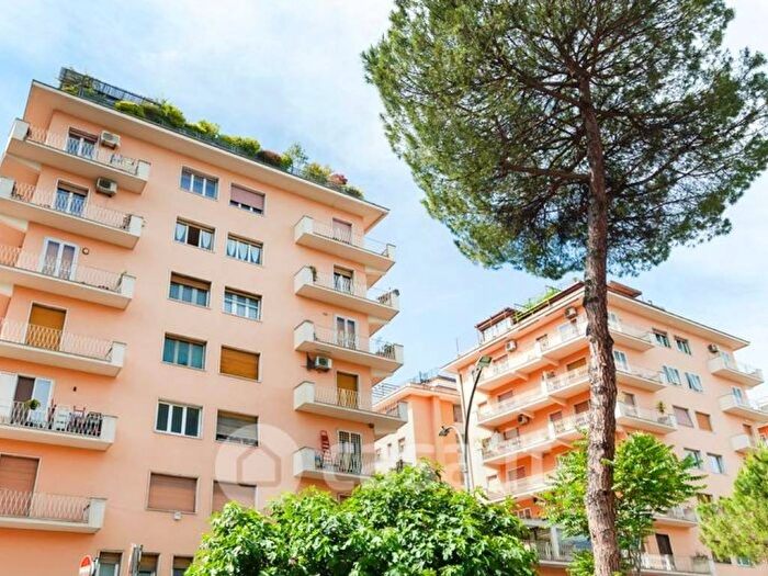 Appartamento con 6 locali in vendita in Piazzale delle Medaglie d'Oro, Medaglie d'Oro, Roma