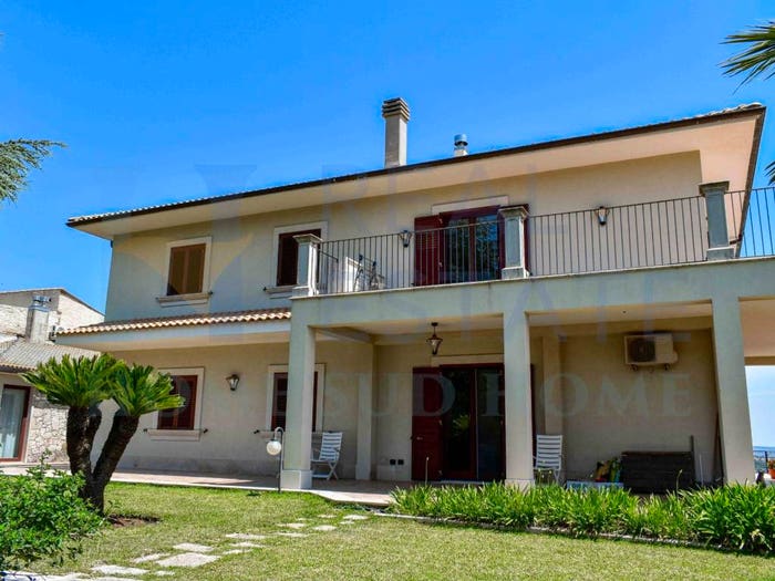 Casa con 6 locali in vendita in Via Roma, Canicattini Bagni