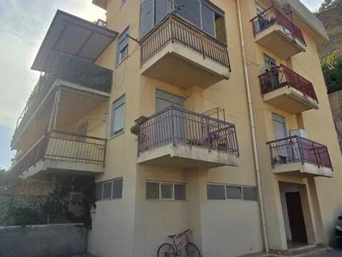 Appartamento trilocale in vendita in Via Comunale Santo Vico No Number, Villaggio Santo, Messina