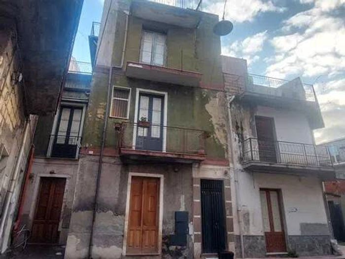 Casa con 6 locali in vendita in Via Mignemi, Paternò