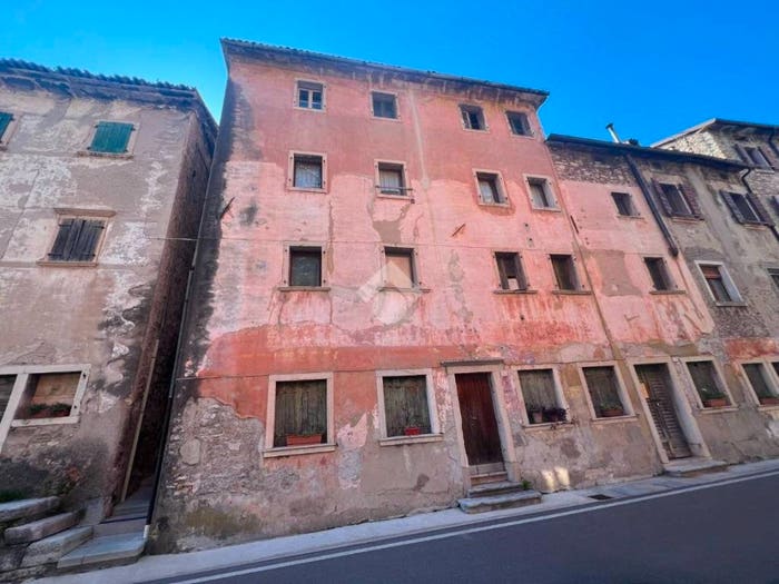 Casa con 6 locali in vendita in Via Dei Fiori, Castello Lavazzo, Longarone