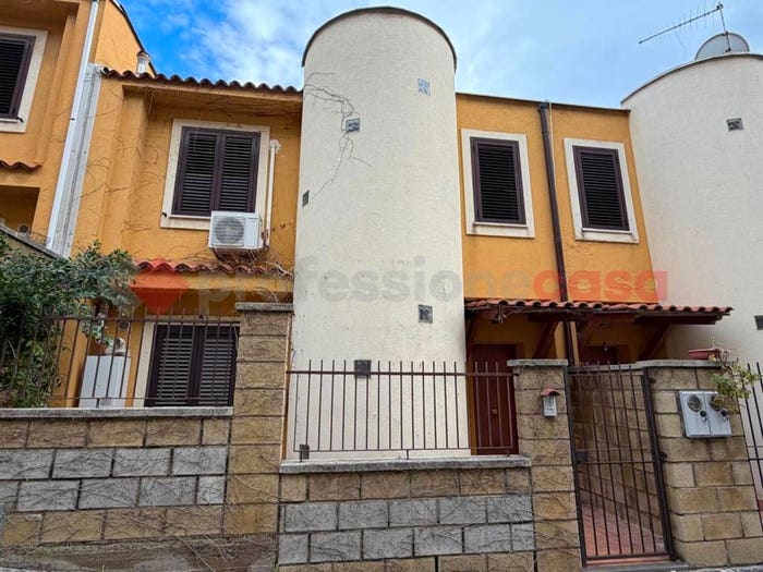 Casa quadrilocale in vendita in Salita principe, Sant'Agata, Messina