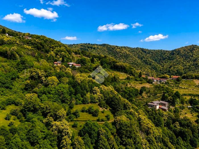 Casa con 6 locali in vendita in Via Bellini, Brondello