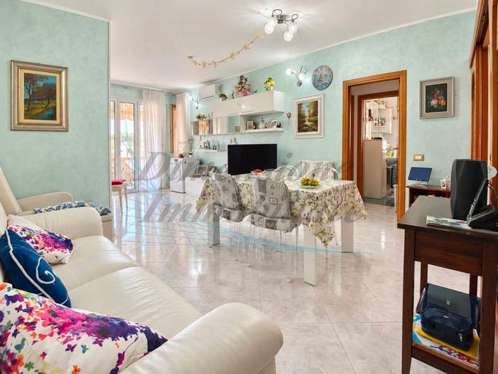 Appartamento con 5 locali in vendita in Via P Abelardo, Cecina Centro, Cecina