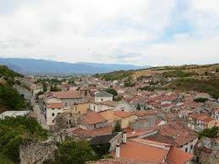 Casa quadrilocale in vendita in Via dei Mille, Centro, Pescina