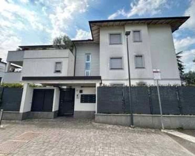 Appartamento trilocale in vendita in Piazza Caduti per la Patria, Passirana Biringhello, Rho