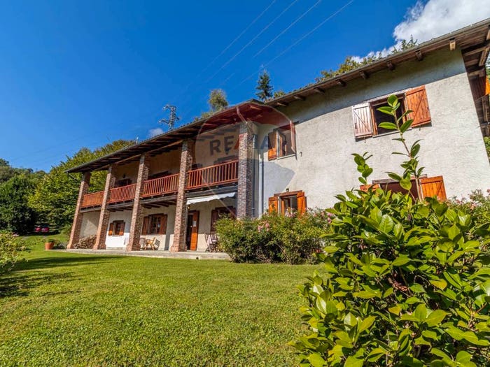 Casa con 6 locali in vendita in Via Caressano, Netro