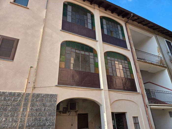 Appartamento trilocale in vendita in Via Giuseppe Garibaldi, Caronno Varesino