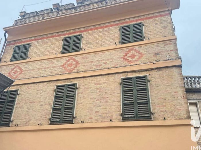 Casa con 6 locali in vendita in Via MARGHERITA, Centro, Castignano