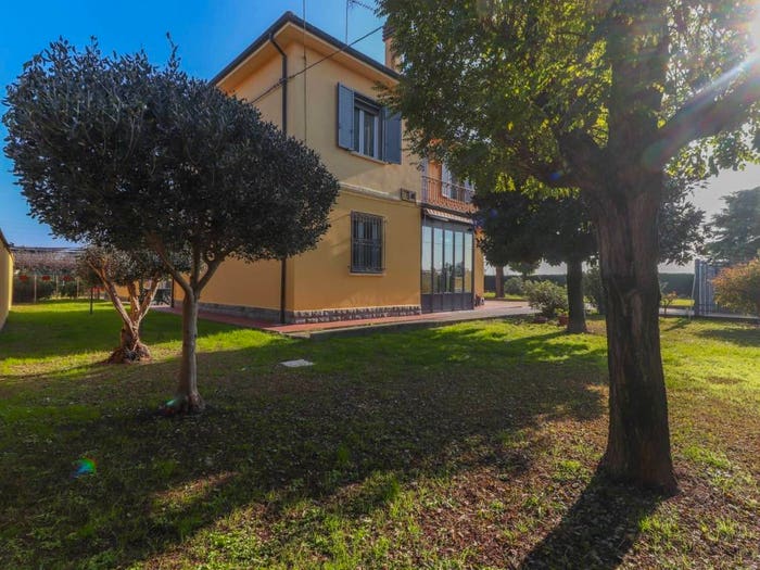 Casa con 6 locali in vendita in Via Redenta, Frazioni di Molinella, Molinella