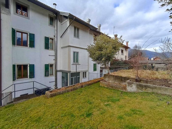 Casa con 6 locali in vendita in Via Caduti II Maggio, Centro, Ovaro