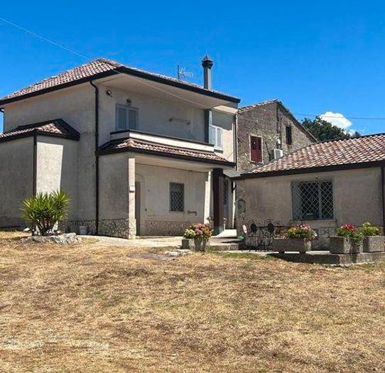 Casa trilocale in vendita in Via Sasso, Castel di Sasso