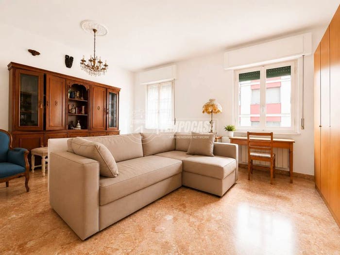 Appartamento con 5 locali in vendita in Via Raffaele Pieragostini, Sampierdarena, Genova