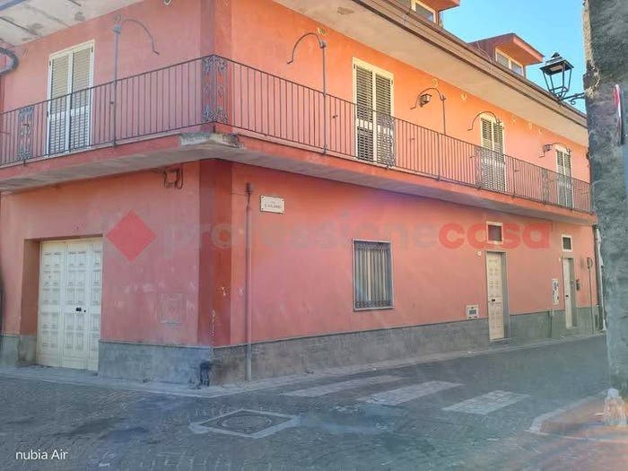 Casa trilocale in vendita in Via CColombo, Pastorano
