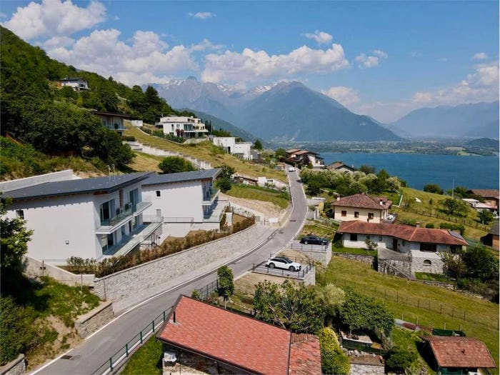 Appartamento con 5 locali in vendita in Via Antonio Maria Caraccioli, Centro, Vercana